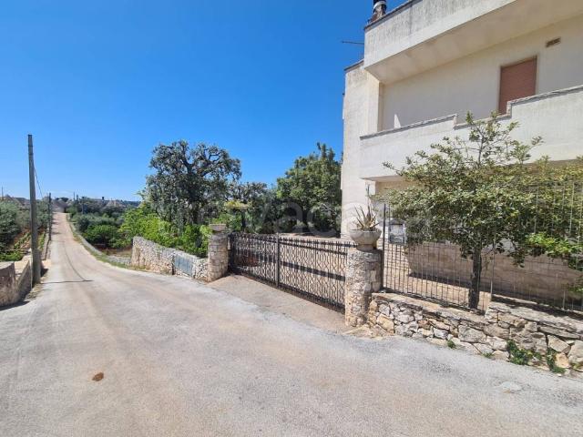 Vendesi villa bifamiliare ad Alberobello, Coreggia