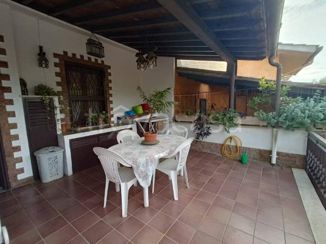 Vendesi villa bifamiliare ad Anguillara Sabazia via Cesare Battisti