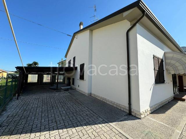Vendesi villa bifamiliare ad Argenta via del Crocifisso, 3, Boccaleone
