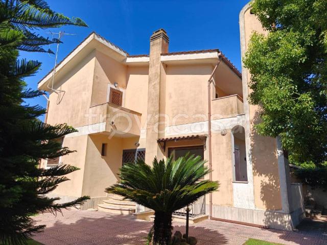 Vendesi villa bifamiliare ad Ardea via Garigliano, 55, Tor San Lorenzo Nuova California