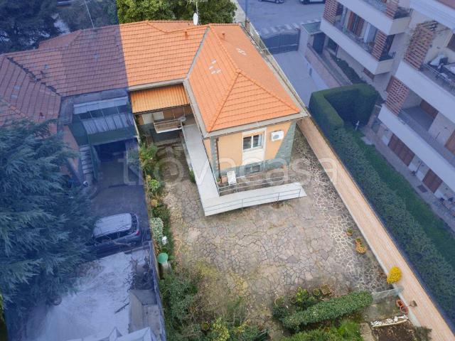 Vendesi villa bifamiliare ad Arese via San Vittore, 1