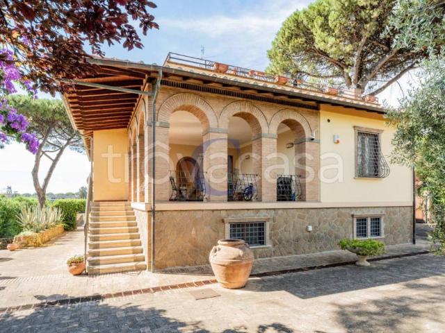Vendesi villa bifamiliare ad Ariccia via Nettunense, 15