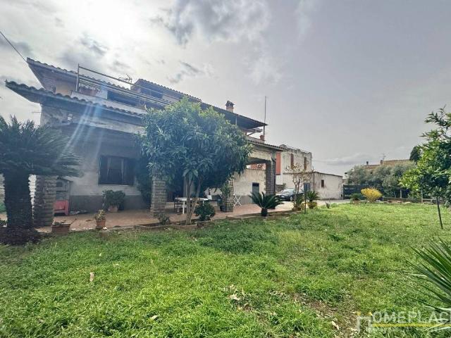 Vendesi villa bifamiliare ad Ariccia via dei Vigneti, 3
