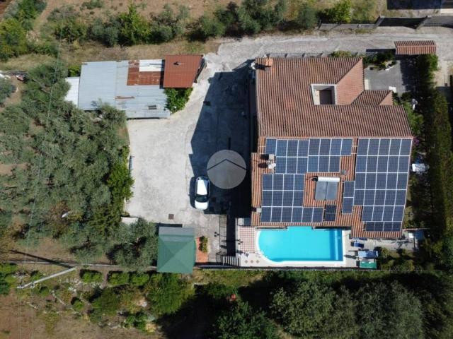 Vendesi villa bifamiliare a Tarano