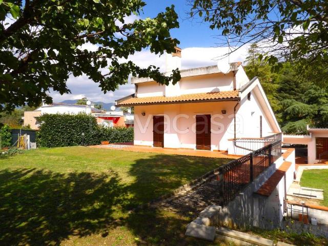 Vendesi villa singola a Terni via Ippocrate, Cesure Valenza