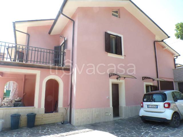 Vendesi villa singola a Torricella in Sabina