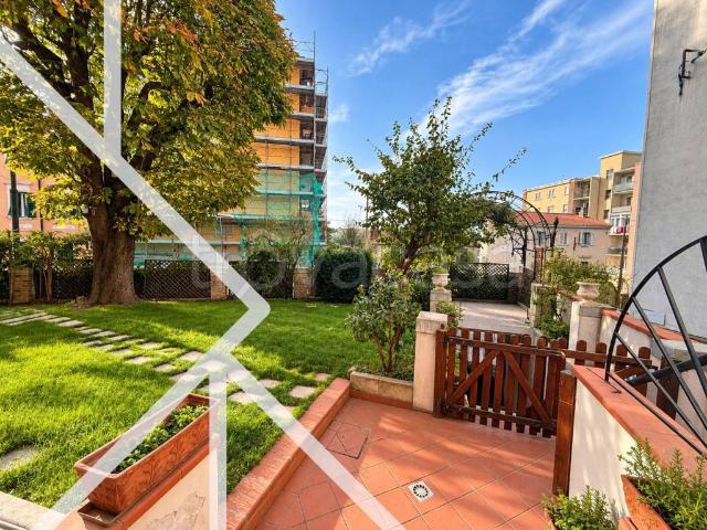 Vendesi villa singola a Trieste, San Luigi Rozzol