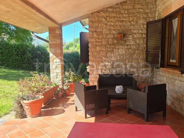 Vendesi villa singola a Vagli, Baschi