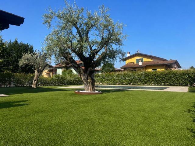 Vendesi villa singola a Valeggio sul Mincio