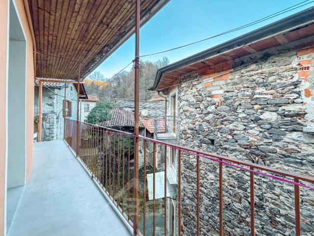 Vendesi villa singola a Varallo