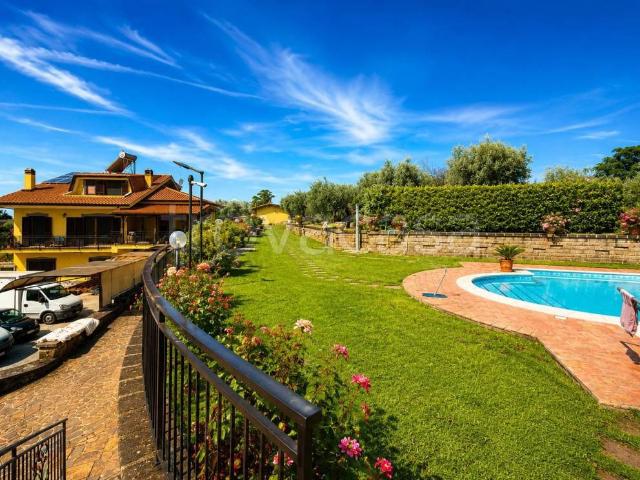 Vendesi villa singola a Velletri via Paganico