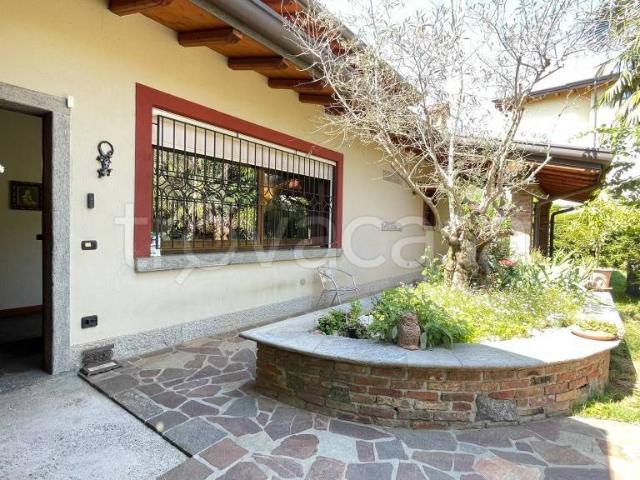 Vendesi villa singola a Verano Brianza via 24 Maggio