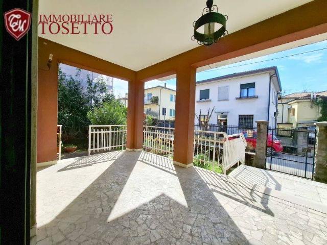 Vendesi villa singola a Vicenza via Noventa Vicentina, Stadio Borgo Casale