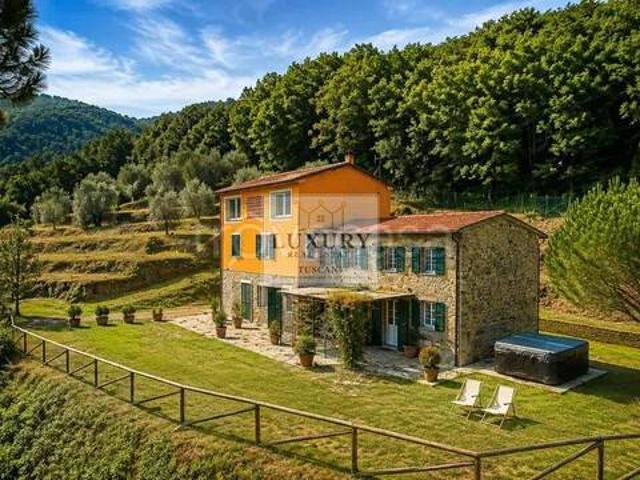 Vendesi villa singola a Villa Basilica