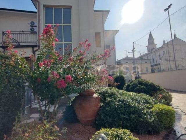 Vendesi villa singola a Villastrada, Dosolo