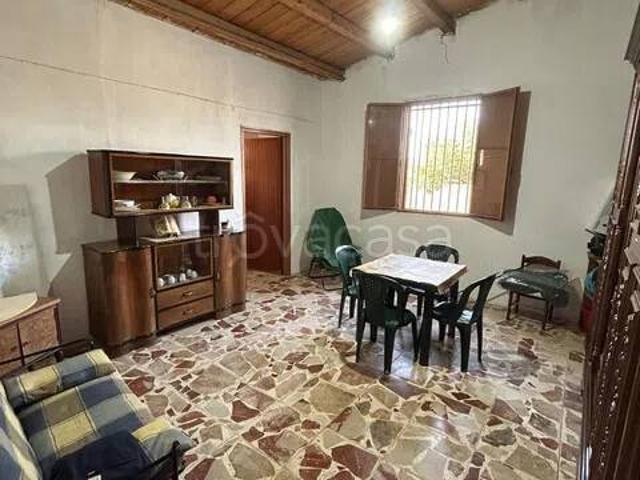 Vendesi villa singola a Vittoria