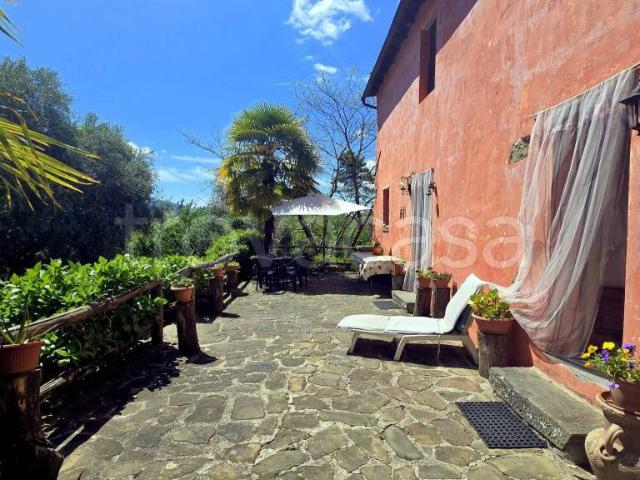 Vendesi villa singola a Bagni di Lucca