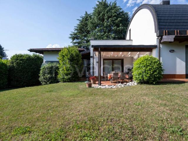 Vendesi villa singola a Brebbia