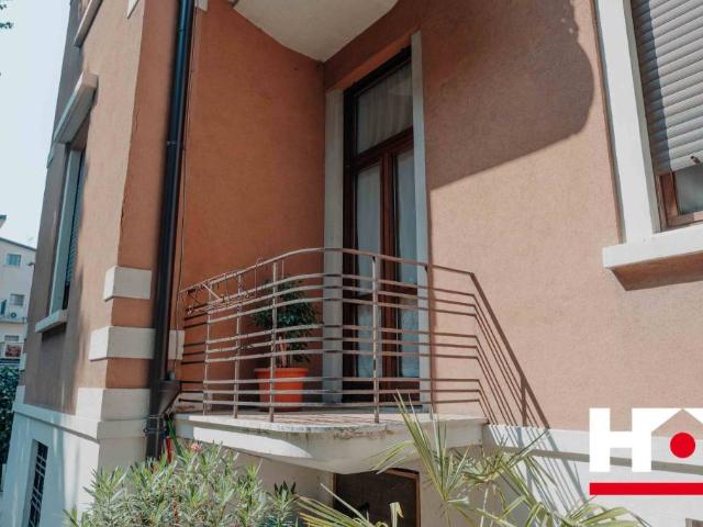 Vendesi villa singola a Brescia via Montebello, 6, Porta Milano