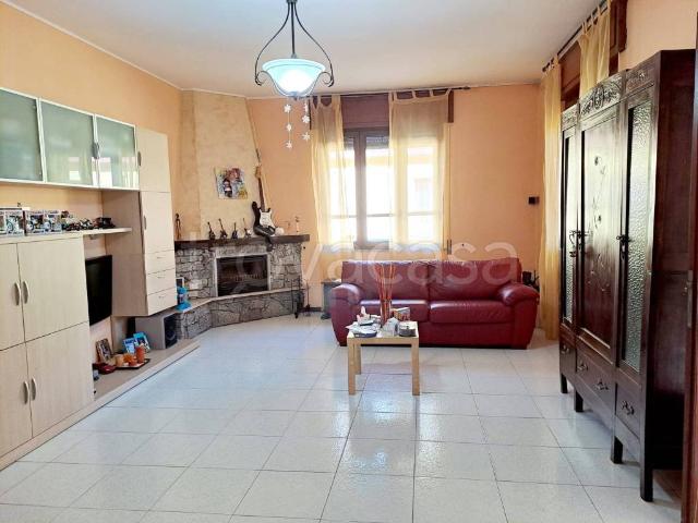 Vendesi villa singola a Briona