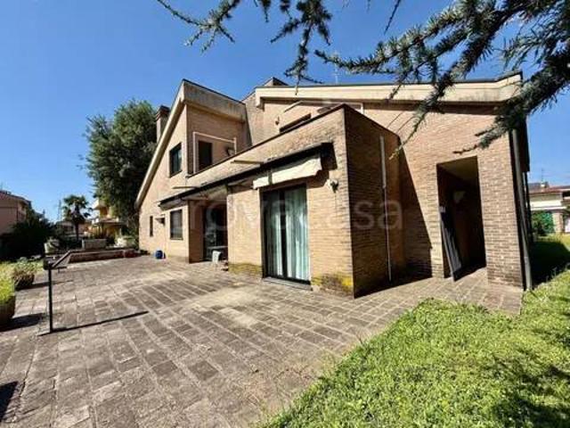 Vendesi villa singola a Brugherio