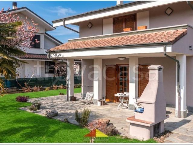 Vendesi villa singola a Busca corso 25 Aprile