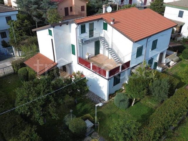 Vendesi villa singola a Capaccio Paestum via dei Platani, Laura