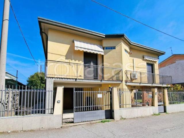 Vendesi villa singola a Cardano al Campo via Piemonte