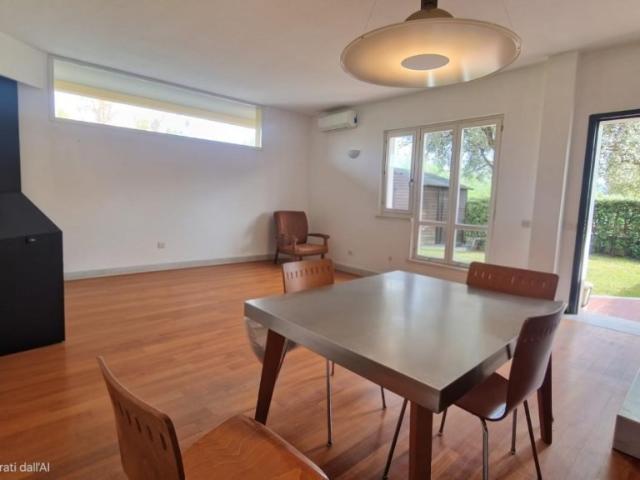 Vendesi villa singola a Carrara via Zamenhof, Marina Di Carrara