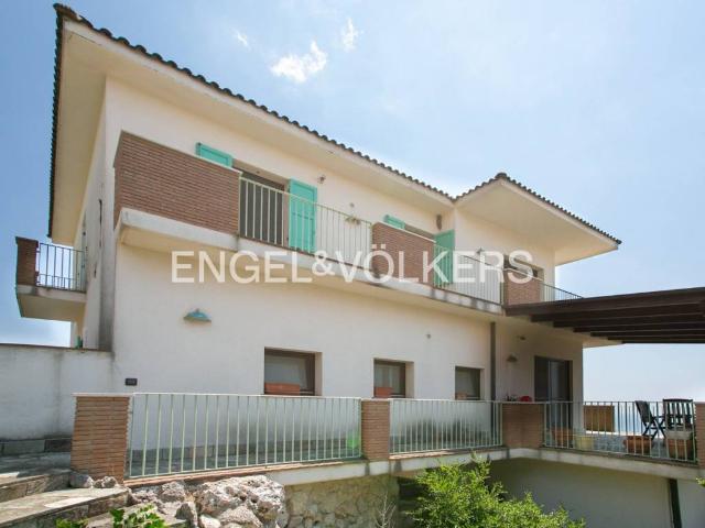 Vendesi villa singola a Castellonorato, Formia