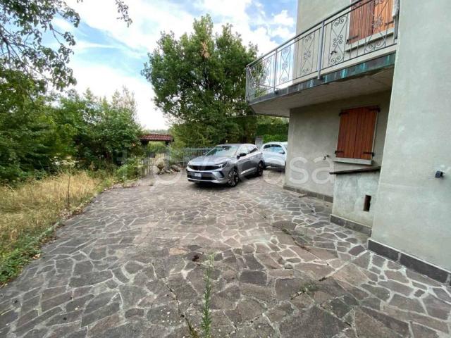 Vendesi villa singola a Castelnovo ne' Monti via Pasquale Marconi, Casale