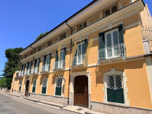 Vendesi villa singola a Caserta, Centurano