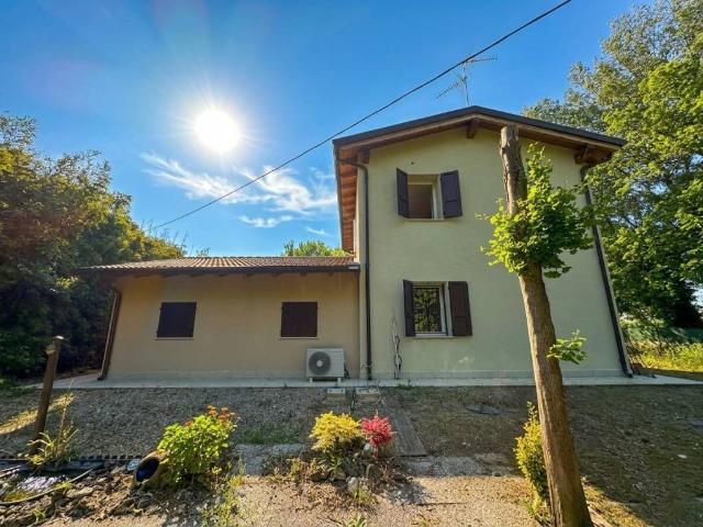 Vendesi villa singola a Cavezzo via Pioppa