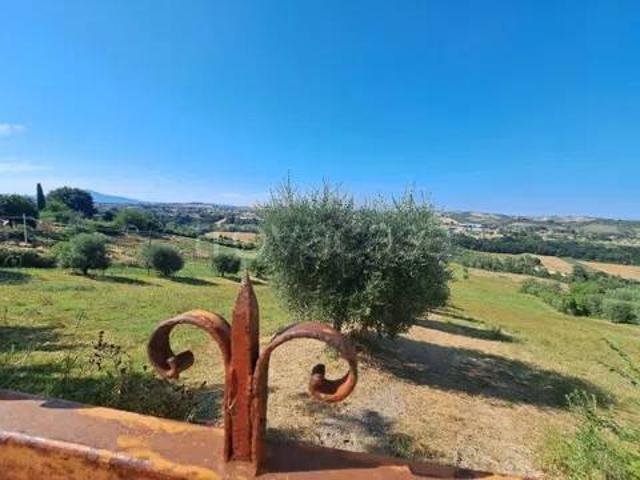Vendesi villa singola a Civitella del Tronto