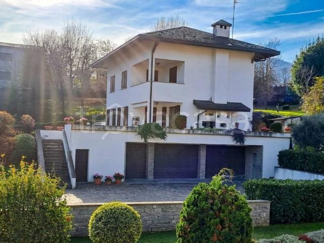 Vendesi villa singola a Como, Sagnino