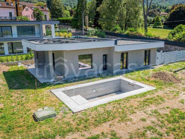 Vendesi villa singola a Colico via Perlino