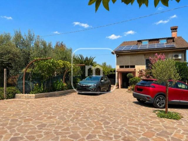 Vendesi villa singola a Colonna via La Macchia, 10