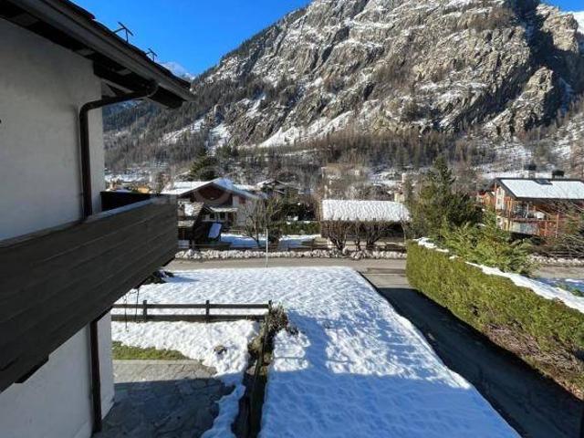 Vendesi villa singola a Courmayeur strada La Montoux