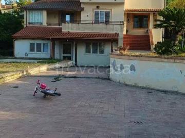 Vendesi villa singola a Crotone via Russia, 25