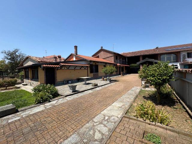 Vendesi villa singola a Crescentino, San Grisante
