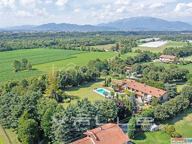 Vendesi villa singola a Dalmine via XXV Aprile