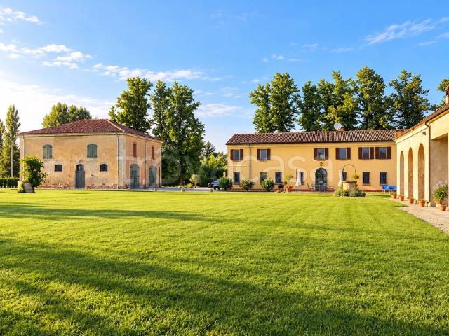 Vendesi villa singola a Ferrara, Quartesana