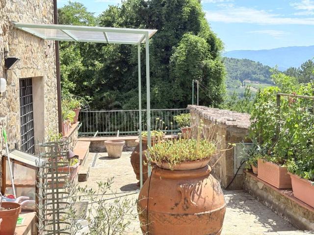 Vendesi villa singola a Fiesole via Collina