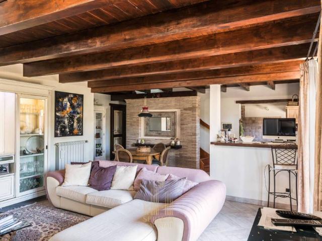 Vendesi villa singola a Formello, Le Rughe