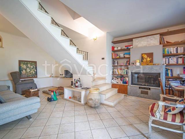 Vendesi villa singola a Genova, Sturla