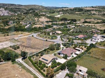 Vendesi villa singola a Giarratana