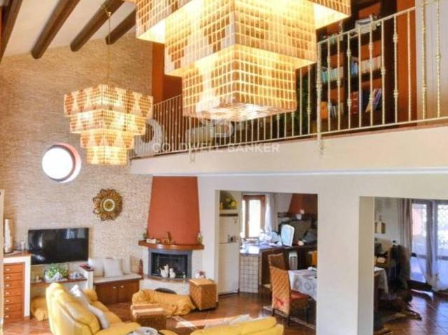 Vendesi villa singola a Giarratana