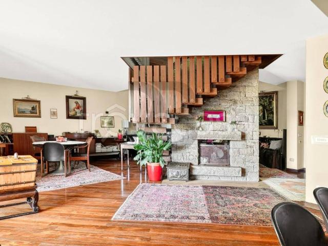 Vendesi villa singola a Gorla Minore via Giovanni Rotondi, 90