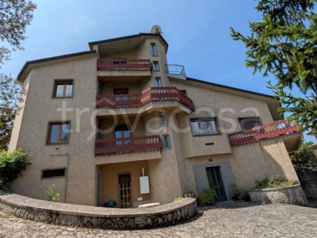 Vendesi villa singola a Isernia via Chiaie, 2
