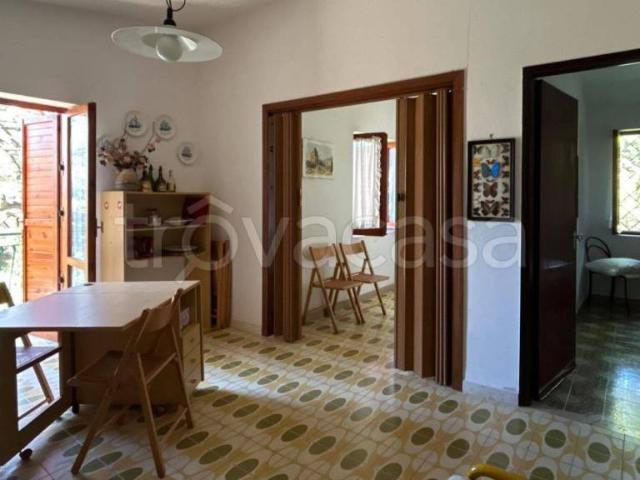 Vendesi villa singola a Ispani viale Guglielmo II